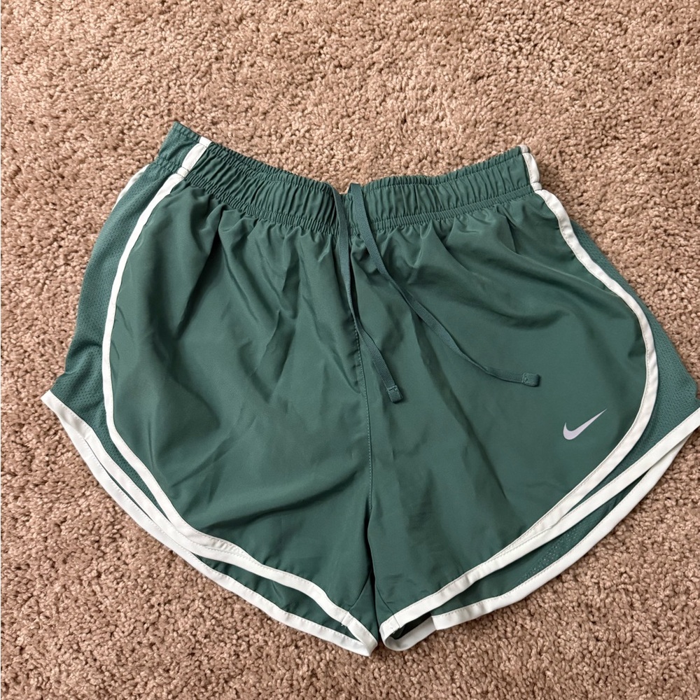Women’s Nike tempo dry-fit mid rise 3 in shorts